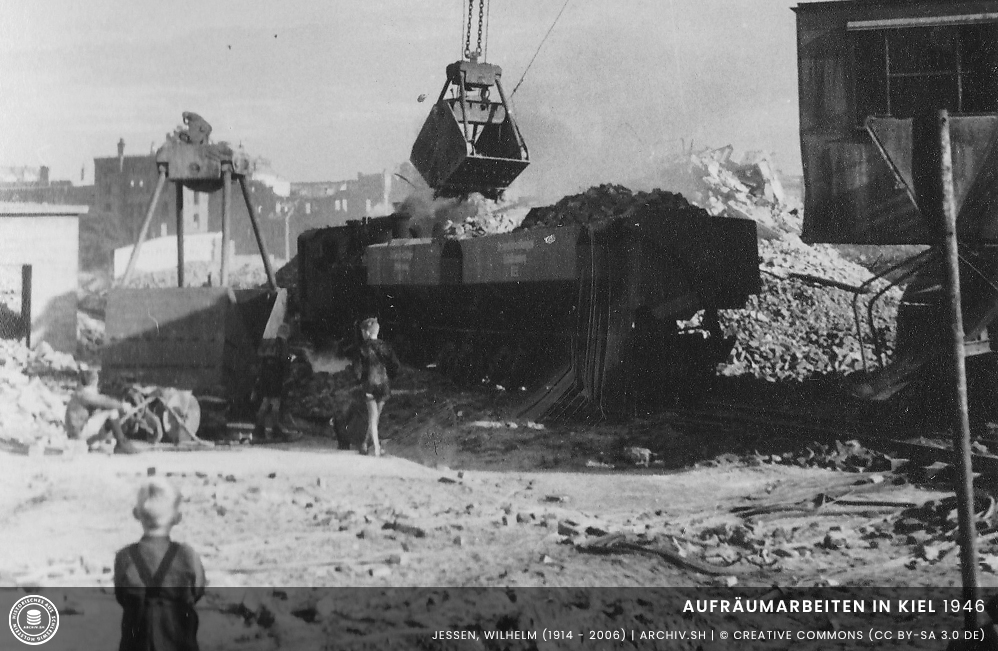 Aufräumarbeiten in Kiel 1946
