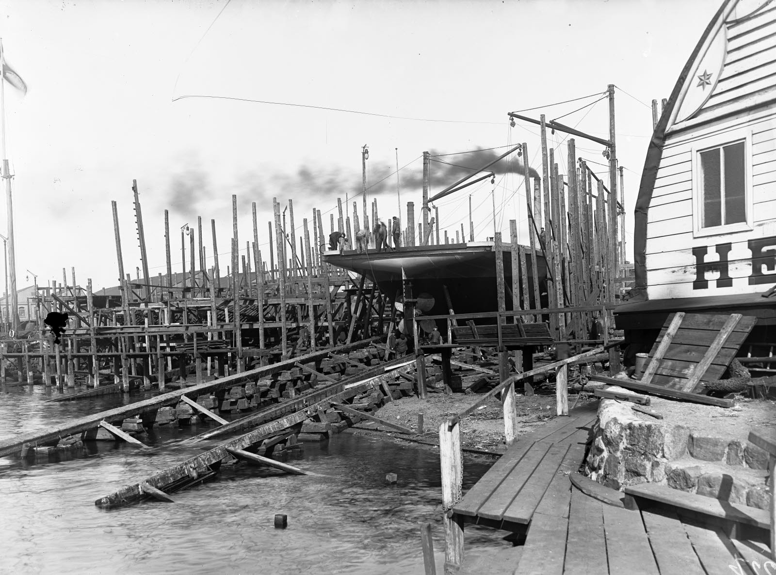 Primus Stapellauf bei Howaldtswerke in Dietrichsdorf 1907