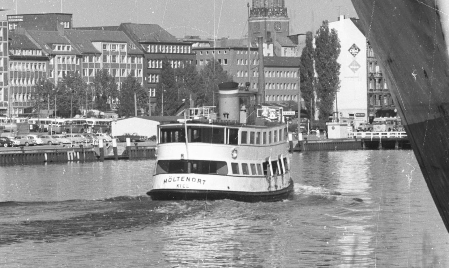 Weiße Dampferlinie HaRuFAG - Möltenort in der Hörn 1961