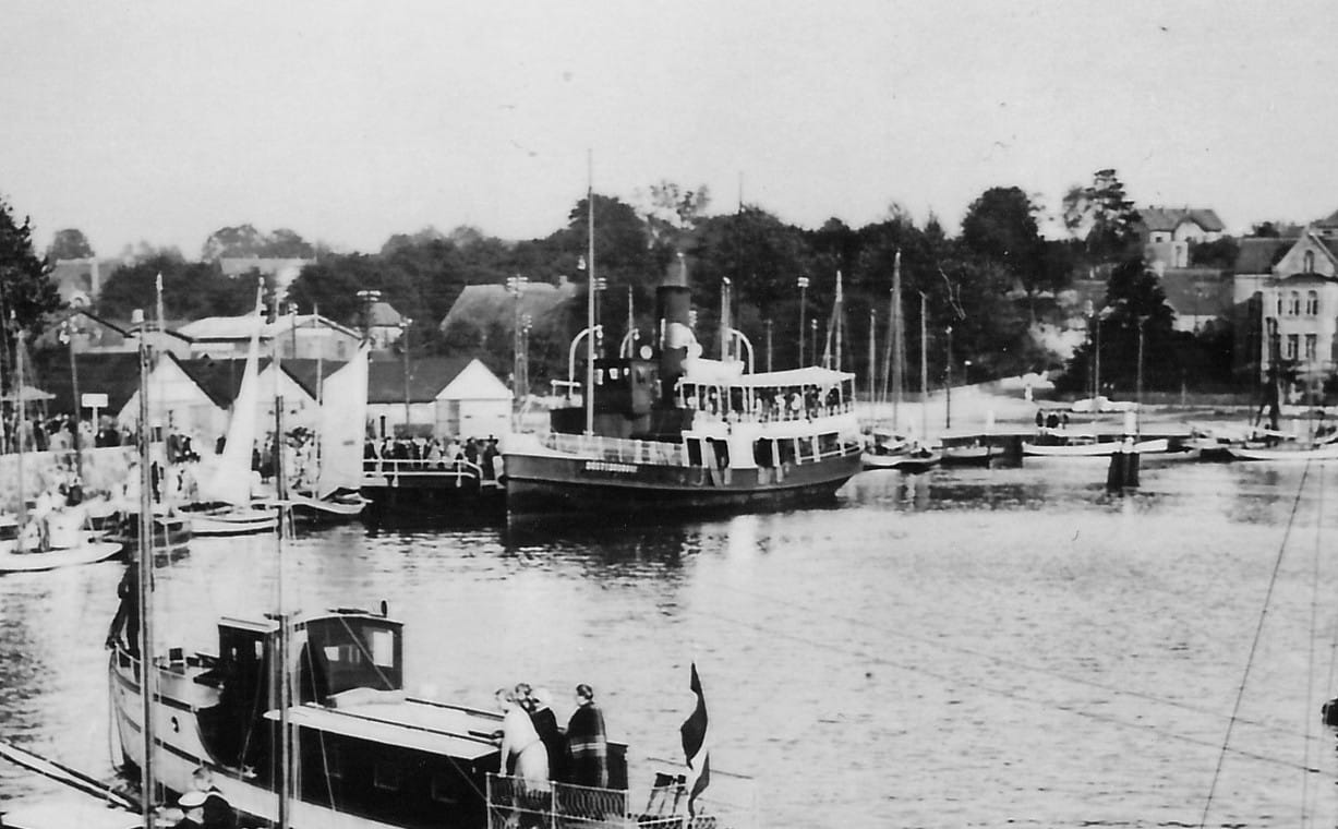 Schwarze Dampferlinie NDC - Düsternbrook in Laboe