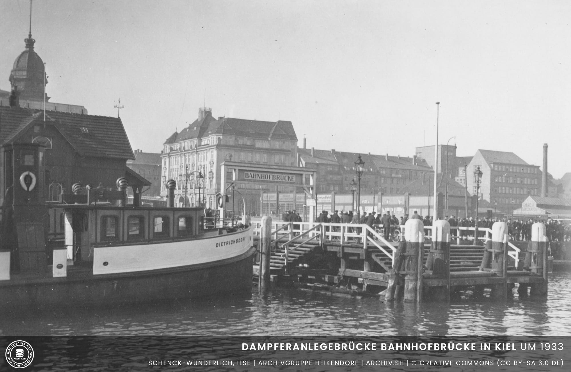 Dampferanlegebrücke-Bahnhofbrücke-in-Kiel-um-1933