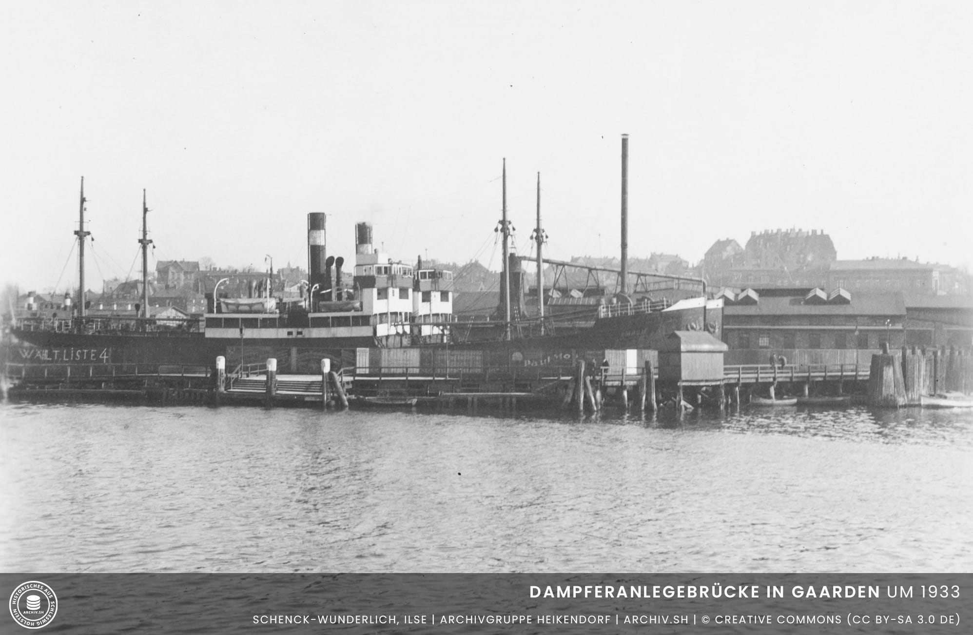Dampferanlegebrücke-in-Gaarden-um-1933