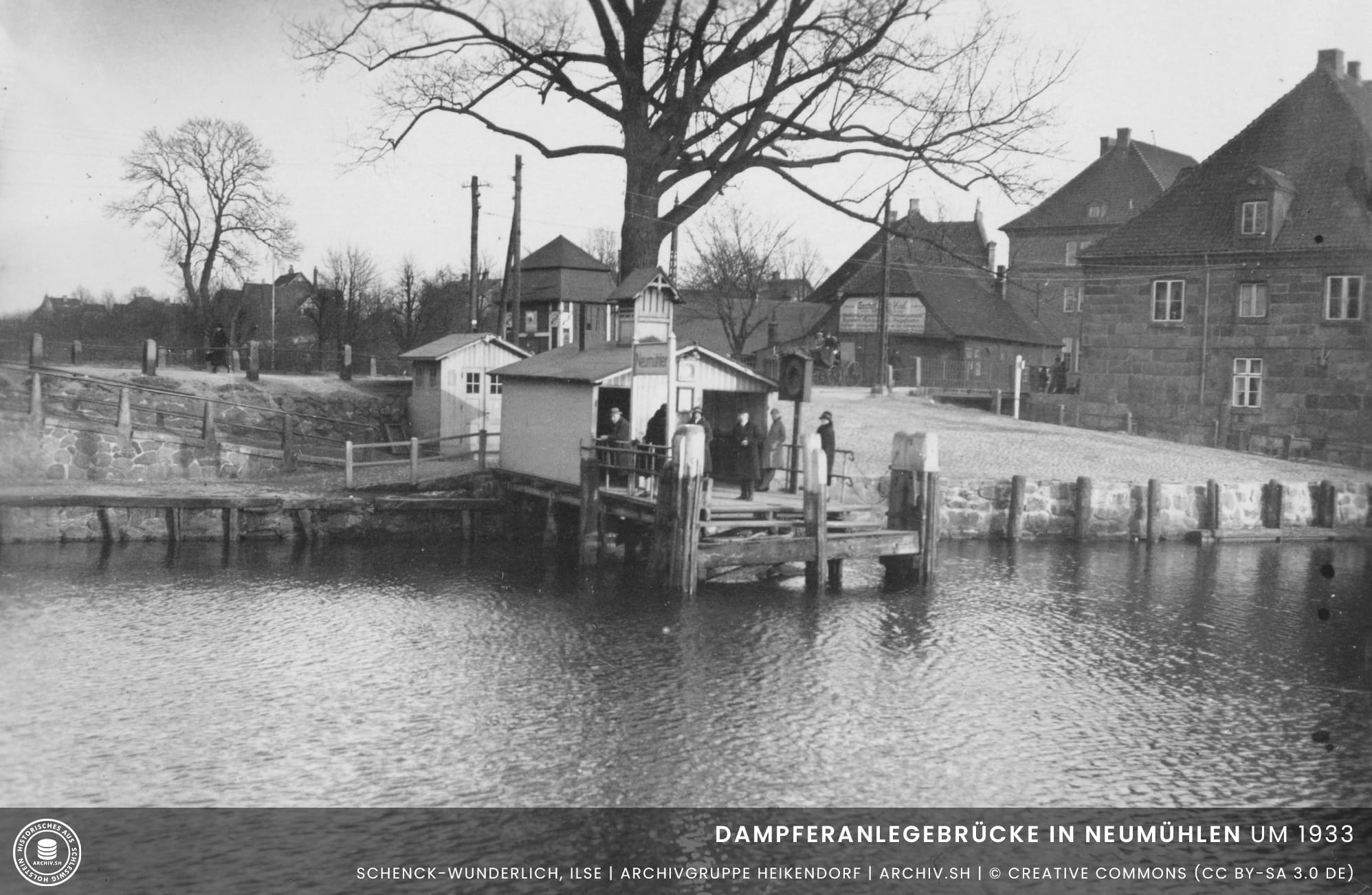 Dampferanlegebrücke-in-Neumühlen-um-1933